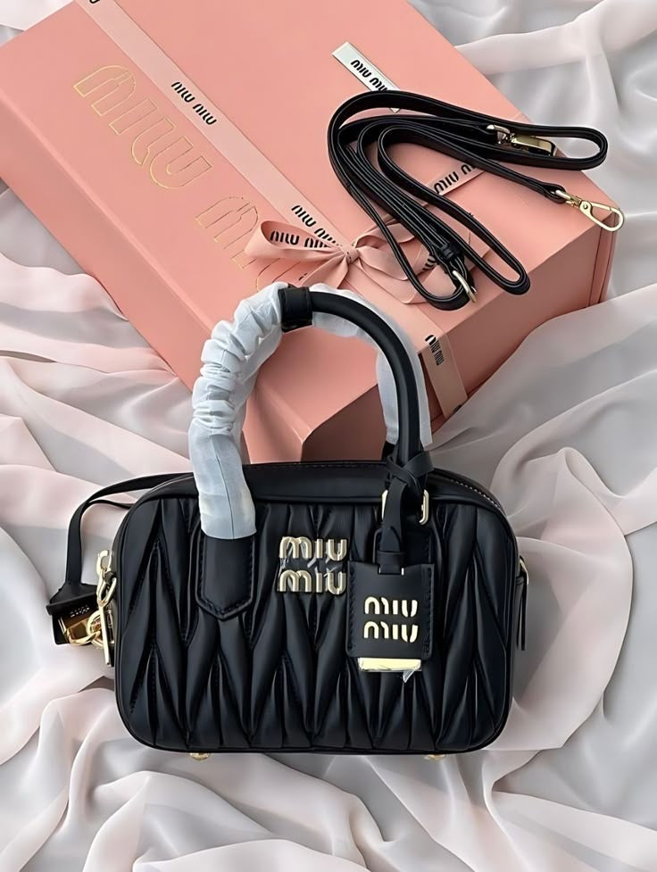 MIUE MINI TASCHE SCHWARZ
